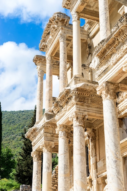 Fachada de la antigua biblioteca celsius en éfeso turquía Foto Premium