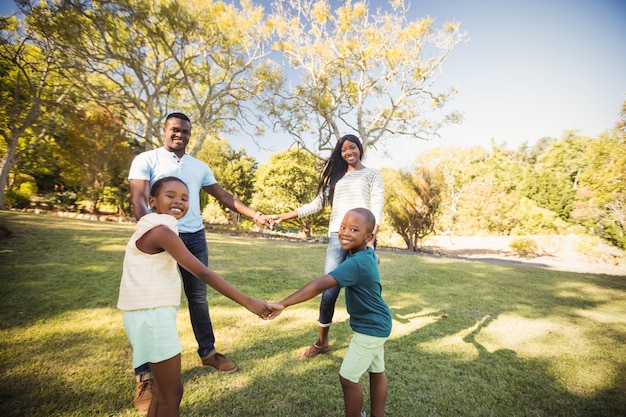 Familia Feliz Disfrutando Juntos Foto Premium