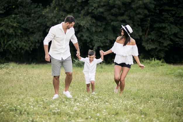 Familia En El Parque Foto Gratis