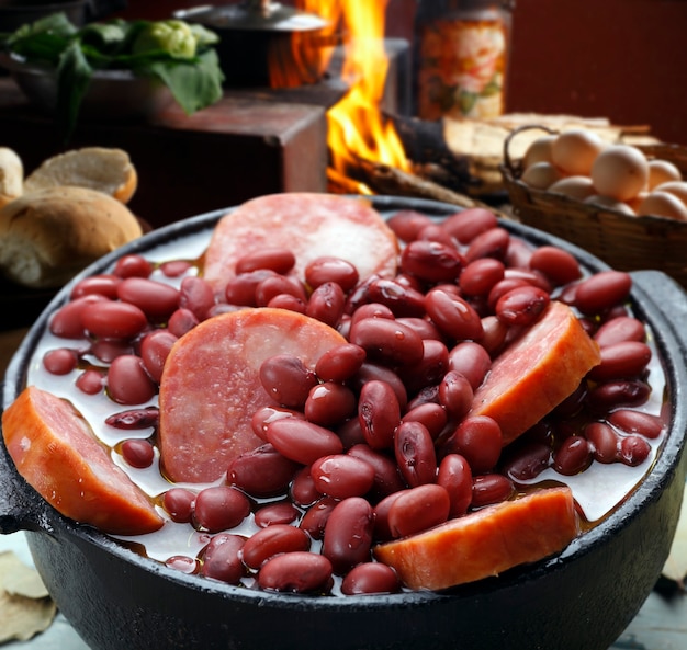 Feijoada de frijol morado | Foto Premium