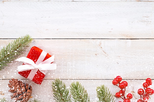 Fondo de navidad - regalos de navidad caja de regalo rojo y elementos