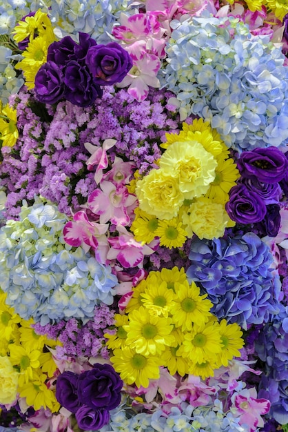 Fondo de pared de jardín ornamental de hermosas flores naturales con