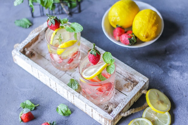 Foto De Refrescante Bebida Fr A Helada De Verano Con Limonada De Menta