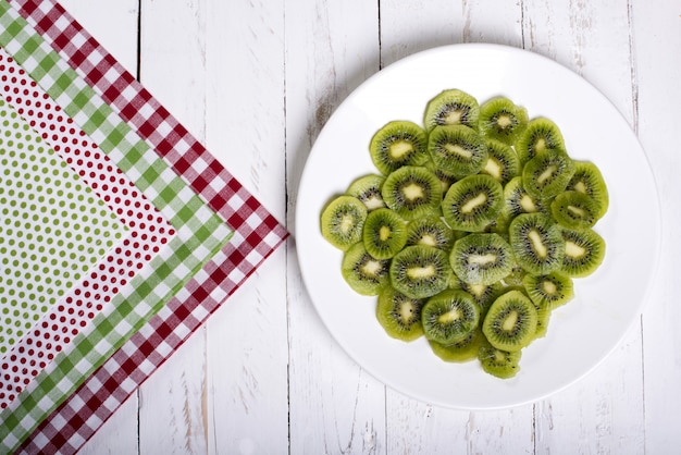 Fruta de kiwi recién cortada Foto Premium