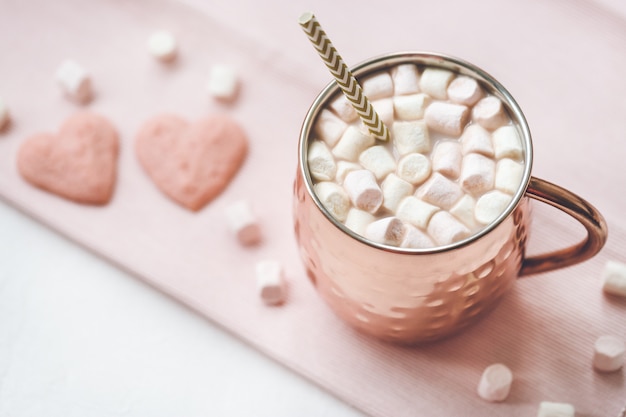 Galletas de cacao y corazón Foto Premium