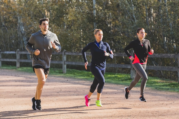 Resultado de imagen para imagen de personas haciendo deporte