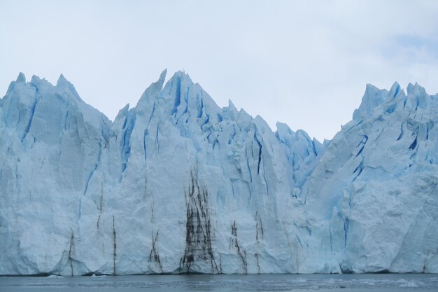 El Glaciar Perito Moreno Es Un Glaciar Ubicado En El Parque Nacional Los Glaciares En La Provincia De Santa Cruz Argentina Foto Premium