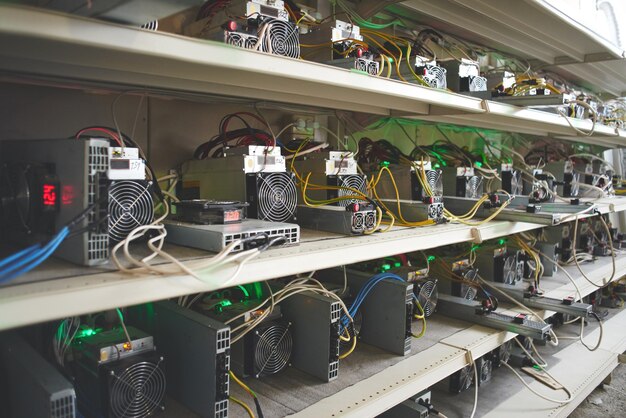 Granja Con Equipo Para Miner A De Criptomonedas Bitcoin Foto Premium