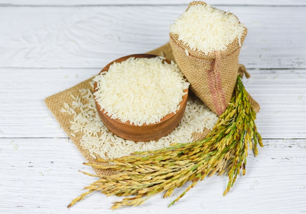 Grano De Arroz De Jazmín Crudo Con Espiga De Arroz, Productos Agrícolas ...