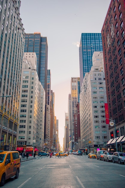 Hermosa calle de la ciudad de nueva york y estados unidos, 01 de enero ...