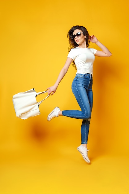 Hermosa Mujer Joven En Gafas