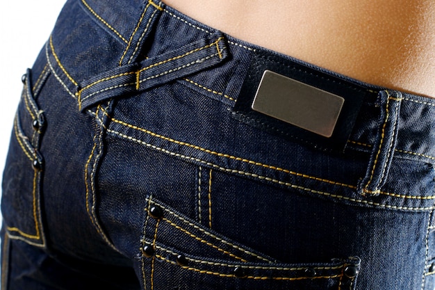 Hermoso cuerpo de mujer con jeans elegantes Foto gratis