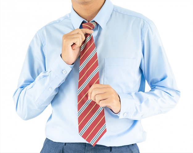 hombre con camisa azul