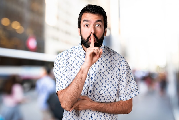 Hombre Guapo Morena Con Barba Haciendo Gesto De Silencio Foto Premium