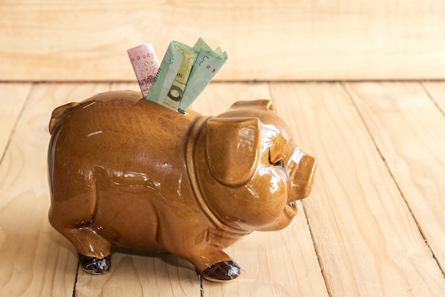 Hucha ahorro de dinero Foto Gratis Hucha ahorro de dinero Foto Gratis