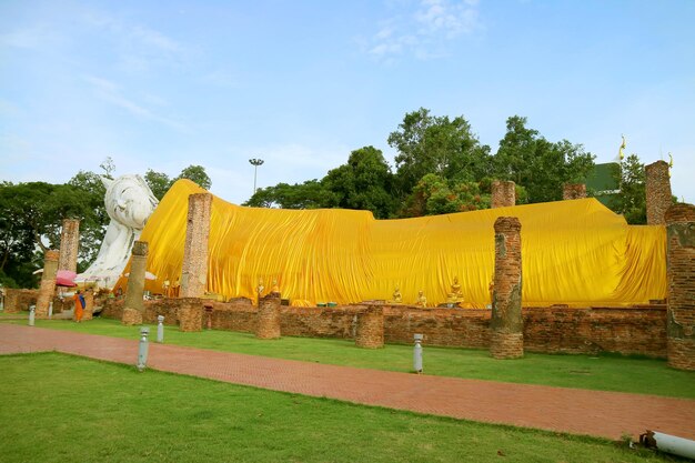 Imagen De Buda Reclinado De M De Largo En El Templo Wat Khun