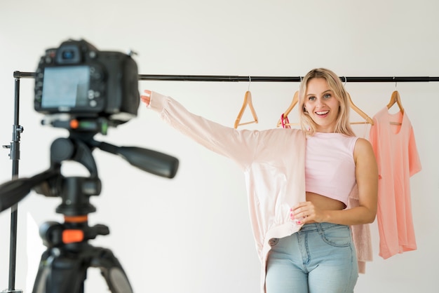 Influencer grabando vídeo