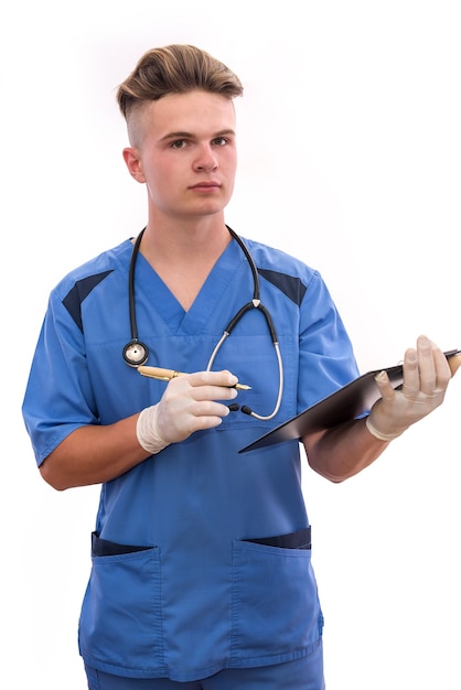 Joven Médico Con Portapapeles Y Bolígrafo Aislado Sobre Fondo Blanco Foto Premium 0403