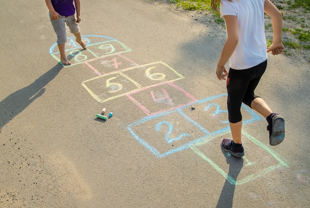 Juegos Infantiles De Calle En Los Clásicos Foto Premium 4736