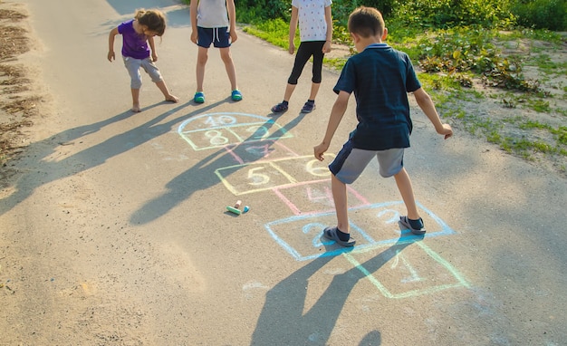 Juegos Infantiles De Calle En Los Clásicos Foto Premium 3078