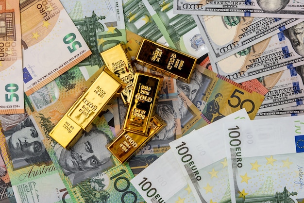Lingotes De Oro En D lares Americanos Australianos Y Euros Foto Premium lingotes-de-oro-en-d-lares-americanos-australianos-y-euros-foto-premium
