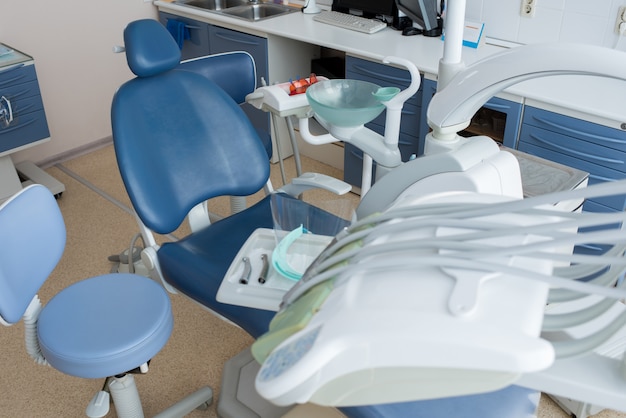 Lugar De Trabajo Del Dentista A La Luz Del Dia Foto Premium