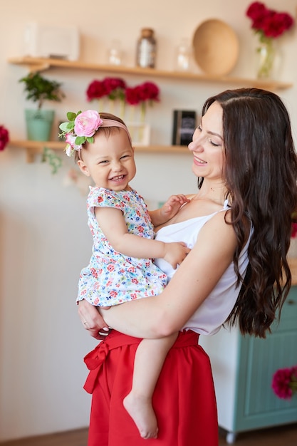 La Madre Y La Hija De La Familia Co