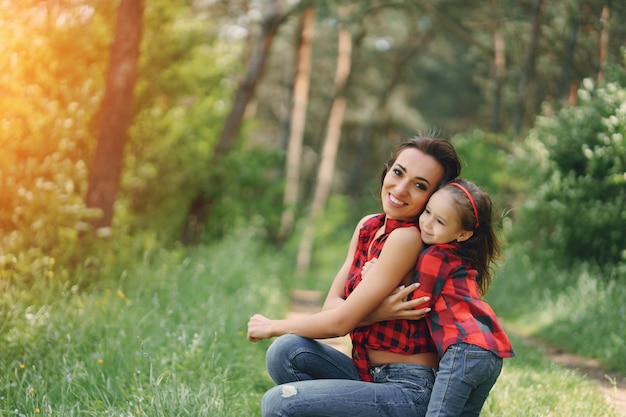 Madre con hija | Foto Gratis