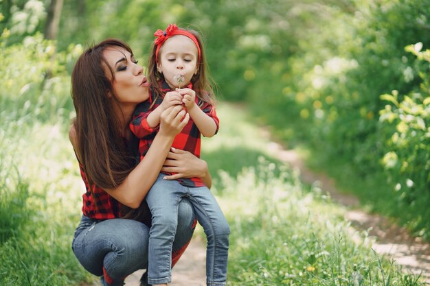 Madre con hija | Foto Gratis