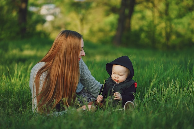 Madre con hijo | Foto Gratis