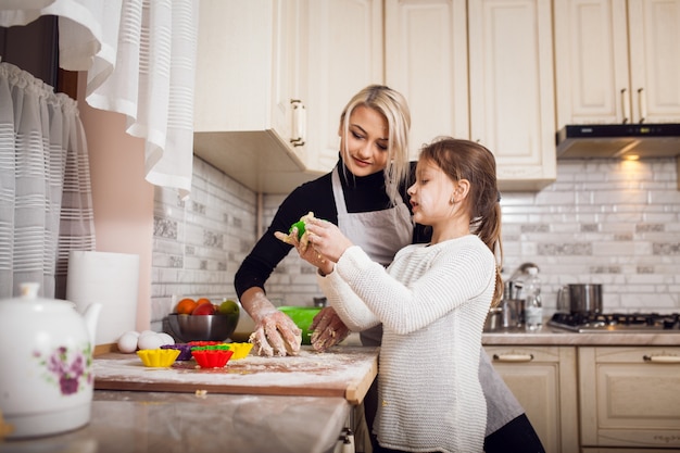 Madre, hogar, cocina, niños, familia | Foto Gratis