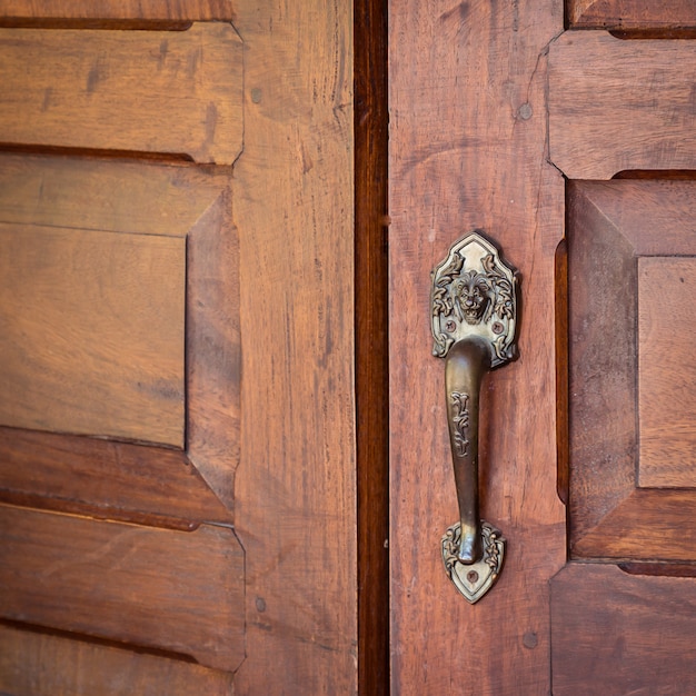 Manijas De Puerta Y Primer Plano De Madera Foto Premium