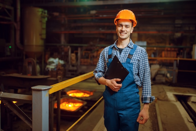 Máster En Casco En Horno Con Metal Líquido Acería Industria Metalúrgica O Metalmecánica 7147