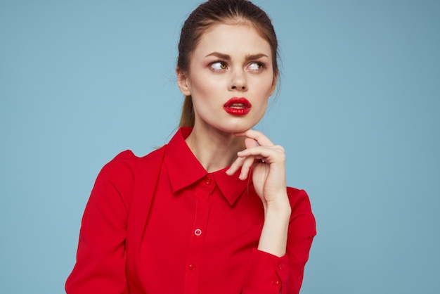 camisa roja de mujer