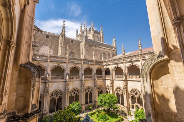 Monasterio de san juan de los reyes toledo | Foto Premium