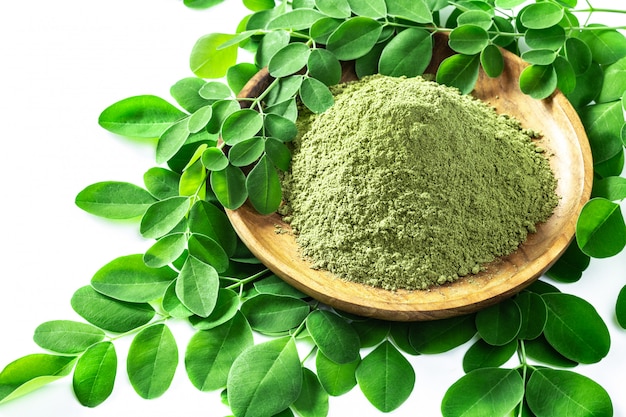 Moringa En Polvo Moringa Oleifera En Un Tazón De Madera Con Hojas De Moringa Frescas 5532