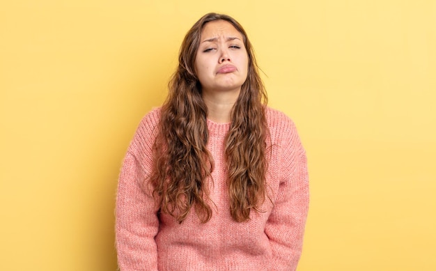 Mujer Bonita Hispana Que Se Siente Triste Y Llorona Con Una Mirada Infeliz Llorando Con Una 6594