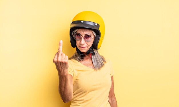 Mujer Bonita De Mediana Edad Que Se Siente Enojada Molesta Rebelde Y