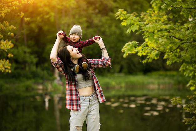 Resultado de imagen para caminando feliz