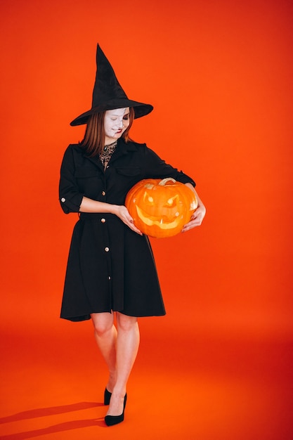 Mujer en un disfraz de halloween | Foto Gratis