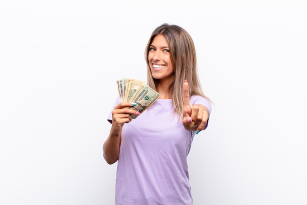 mujer-feliz-dinero-efectivo_1194-75801.jpg