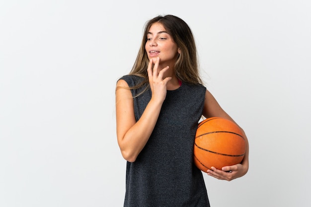 Mujer Joven Jugar Al Básquetbol Aislado Foto Premium 7876