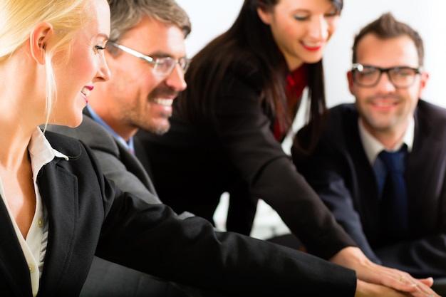 Negocios, empresarios tienen reunión de equipo Foto Premium
