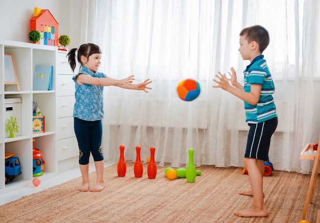 juegos con pelotas para niños