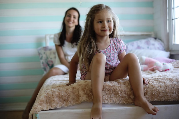 Ociosidad Matutina Mamá E Hija Se Divierten Foto Premium 