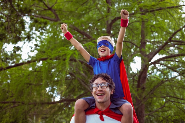 Padre E Hijo Disfrazados De Superman Foto Premium