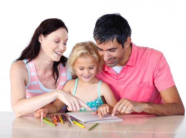 Padres Ayudando A Su Hija A Hacer La Tarea Foto Premium