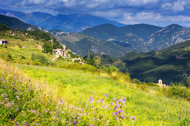 Paisaje Con Prado De Montaña | Foto Gratis