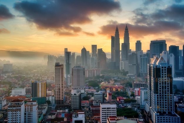 Paisaje Urbano Del Horizonte De La Ciudad De Kuala Lumpur Al Atardecer