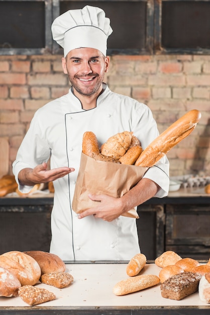 panadero con el pan descargar